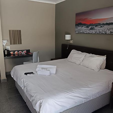 Calvinia Hotel Bagian luar foto