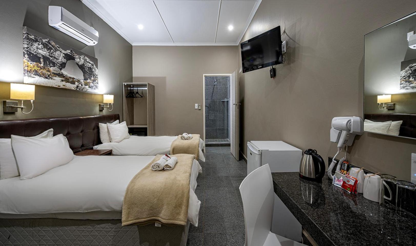 Calvinia Hotel Bagian luar foto