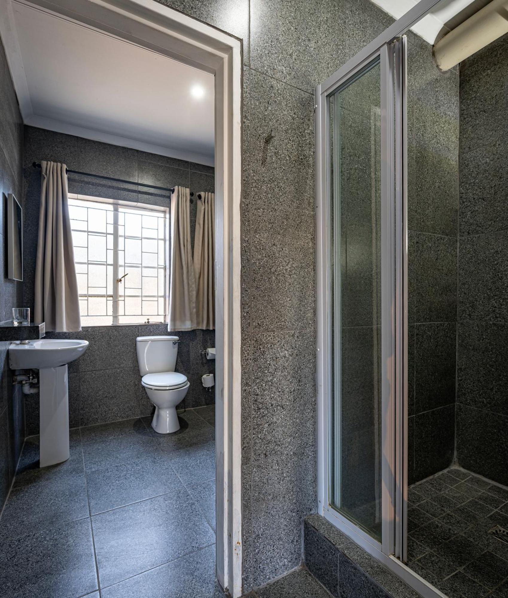 Calvinia Hotel Bagian luar foto