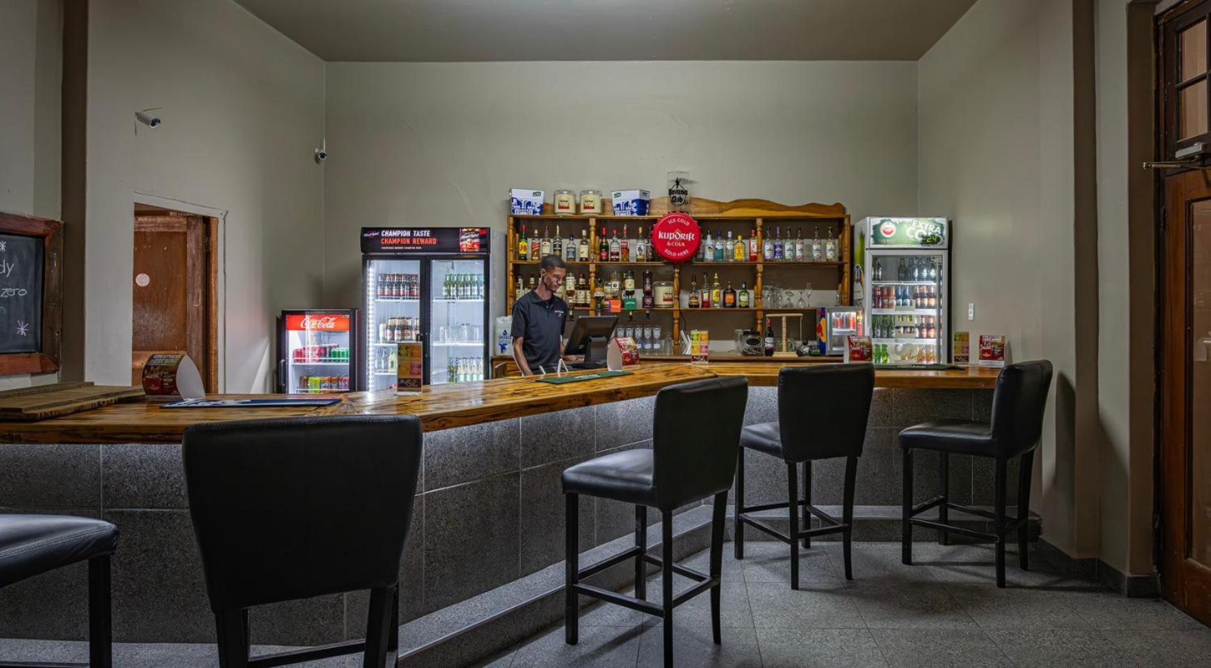 Calvinia Hotel Bagian luar foto
