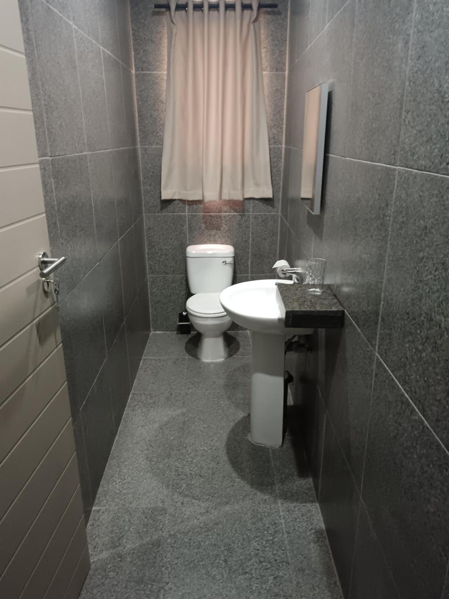 Calvinia Hotel Bagian luar foto
